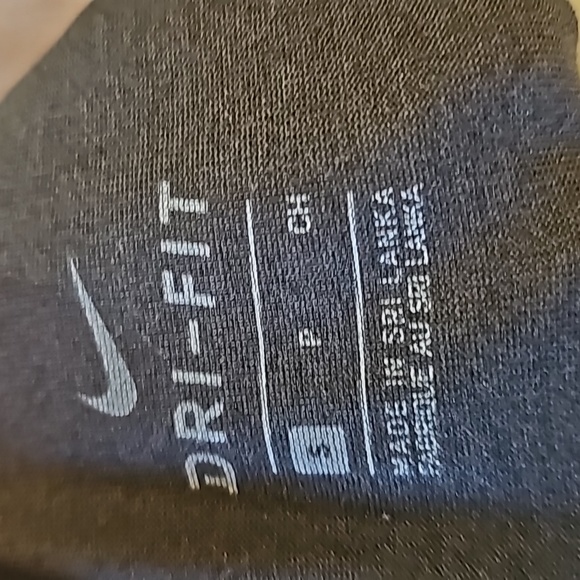 Nike Dri-fit tank - Picture 3 of 3